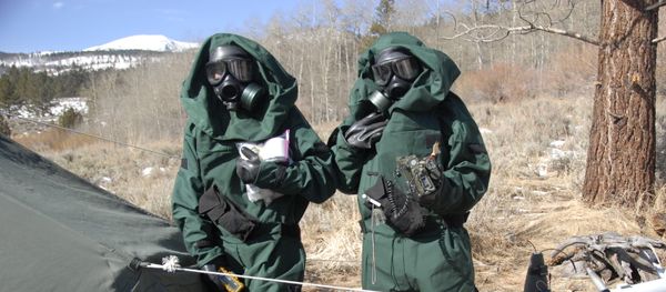 California National Guard troops in hazmat suits. - Sputnik International
