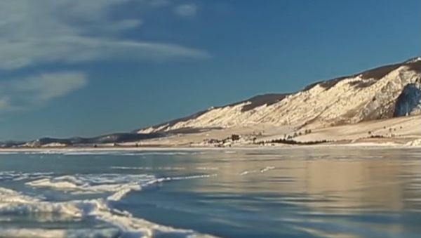 Ice-Skating at Lake Baikal - Sputnik International