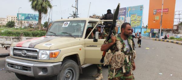 Fighters from Yemen's southern movement gather in a street of the country's second city of Aden on January 28, 2018, during clashes with forces loyal to the Saudi-backed president Fighters from Yemen's southern movement gather in a street of the country's second city of Aden on January 28, 2018, during clashes with forces loyal to the Saudi-backed president - Sputnik International