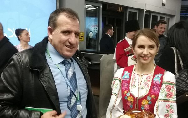 The arriving guests at Syrian National Dialogue Congress received Russia's traditional greeting. The arriving guests at Syrian National Dialogue Congress received Russia's traditional greeting. - Sputnik International