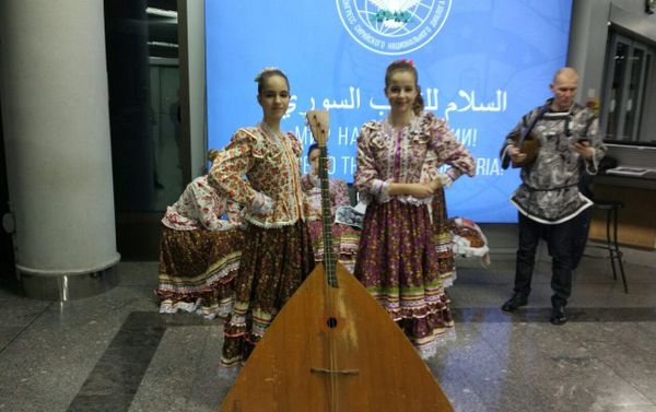 The arriving guests at Syrian National Dialogue Congress received Russia's traditional greeting. The arriving guests at Syrian National Dialogue Congress received Russia's traditional greeting. - Sputnik International
