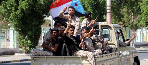 Southern Yemeni militants flash the V sign as they ride on the back of a truck in Aden, Yemen, January 29, 2018 Southern Yemeni militants flash the V sign as they ride on the back of a truck in Aden, Yemen, January 29, 2018 - Sputnik International