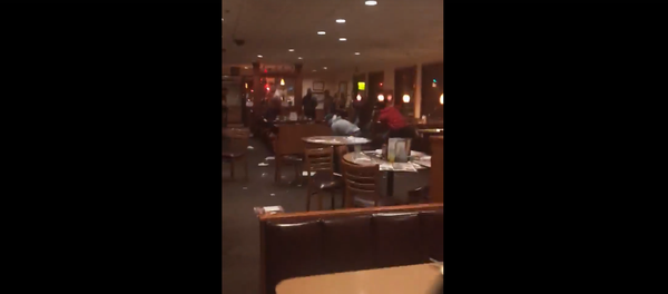 Fight breaks out at a Denny's establishment in Vineland, New Jersey - Sputnik International