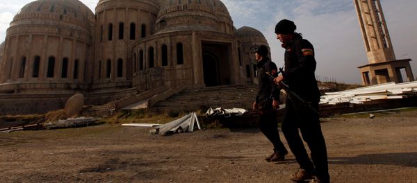 Iraqi Counter-Terrorism Service (CTS) members walk past a mosque during a battle with Islamic State militants in east of Mosul, Iraq - Sputnik International