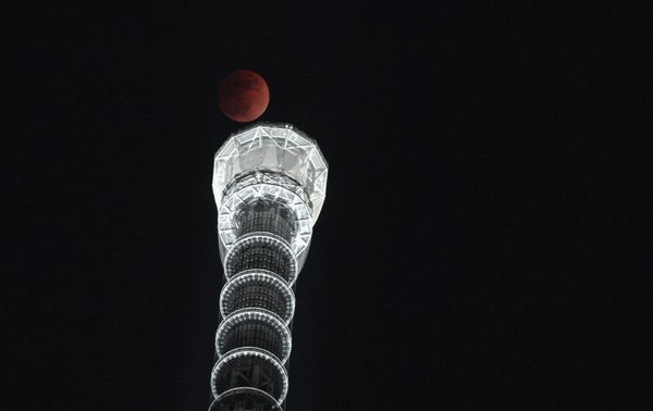 Super Blue Blood Moon Lunar Eclipse Seen Over the World - Sputnik International