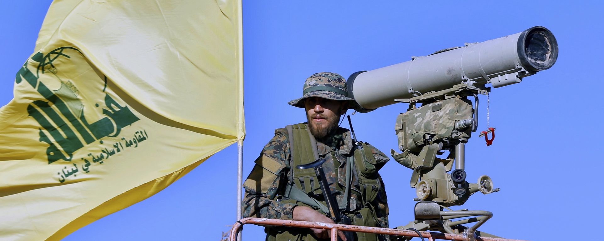 Hezbollah fighter stands at a watchtower (File) Hezbollah fighter stands at a watchtower (File) - Sputnik International, 1920, 08.10.2023