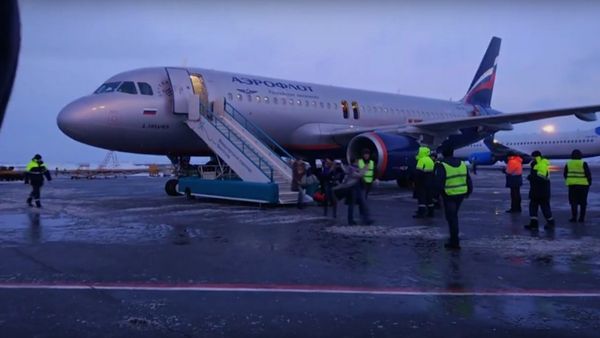 Plane Fills With Smoke As Portable Device Catches Fire Upon Landing Plane Fills With Smoke As Portable Device Catches Fire Upon Landing - Sputnik International