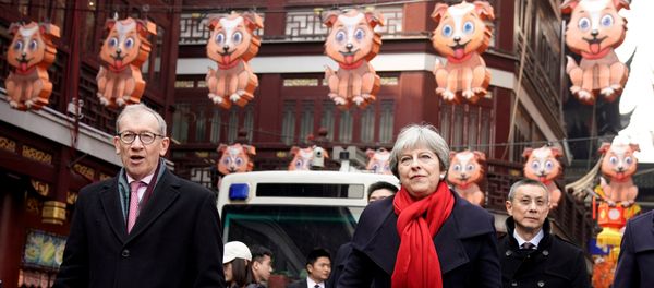 British Prime Minister Theresa May and her husband Philip visit Yu Yuan Garden in Shanghai, China February 2, 2018 - Sputnik International