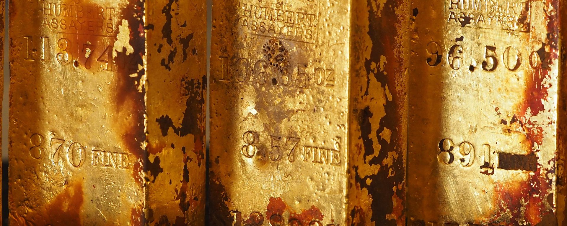 A few of the 45 historic Gold Rush-era ingots recovered from the SS Central America in 2014 A few of the 45 historic Gold Rush-era ingots recovered from the SS Central America in 2014 - Sputnik International, 1920, 20.08.2023