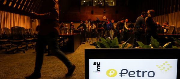 The new Venezuelan cryptocurrency the Petro logo is seen on a monitor during a news conference in Caracas, Venezuela, January 31, 2018 The new Venezuelan cryptocurrency the Petro logo is seen on a monitor during a news conference in Caracas, Venezuela, January 31, 2018 - Sputnik International