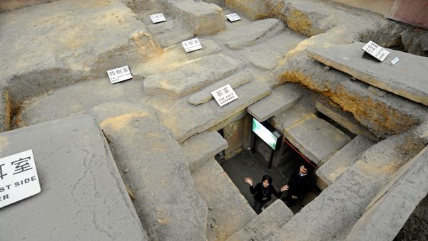 visitors visiting tomb of the remains of the 2,000 year-old Nanyue Kingdom Palace in Guangzhou, Guangdong Province of China - Sputnik International