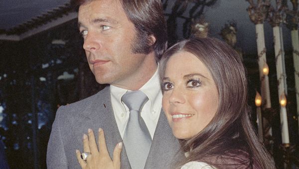 Robert Wagner and Natalie Wood, on board the Queen Elizabeth II in April 1972 - Sputnik International