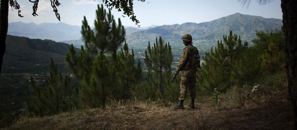 A Pakistani soldiers stands guard in Ghar-I-Hira camp, in the upper Swat Valley, Pakistan (File) - Sputnik International