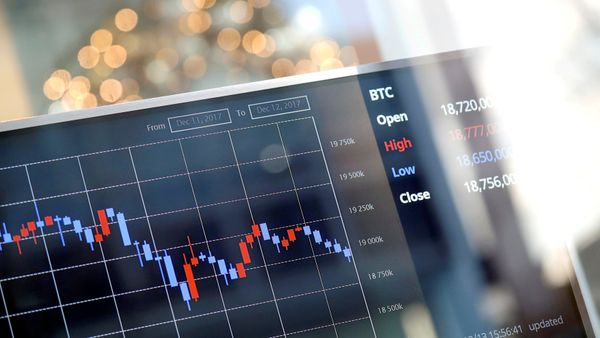 An electric board showing exchange rate between South Korean Won and Bitcoin at a cryptocurrencies exchange in Seoul, South Korea, December 13, 2017 - Sputnik International