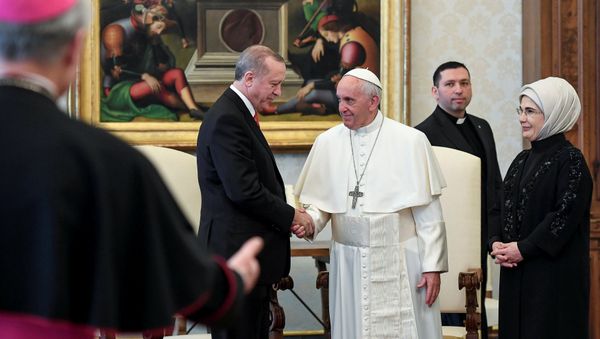 Pope Francis greets Turkish President Tayyip Erdogan and his wife Emine during a private audience at the Vatican, February 5, 2018 Pope Francis greets Turkish President Tayyip Erdogan and his wife Emine during a private audience at the Vatican, February 5, 2018 - Sputnik International