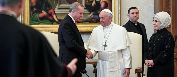 Pope Francis greets Turkish President Tayyip Erdogan and his wife Emine during a private audience at the Vatican, February 5, 2018 Pope Francis greets Turkish President Tayyip Erdogan and his wife Emine during a private audience at the Vatican, February 5, 2018 - Sputnik International
