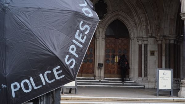 Inquiry Participant Enters Royal Court of Justice, London - Sputnik International