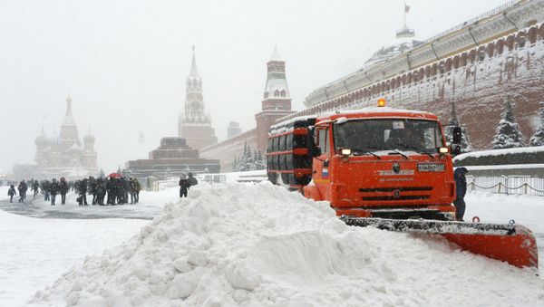 Snowplows on Red Square in Moscow Snowplows on Red Square in Moscow - Sputnik International