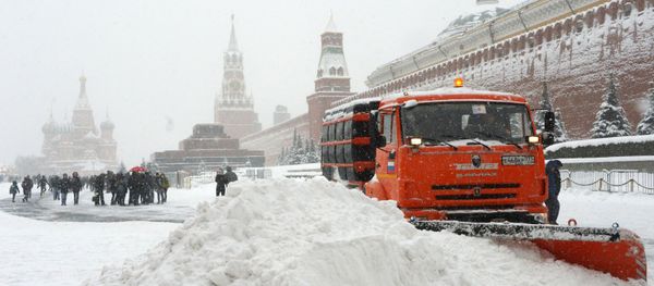 Snowplows on Red Square in Moscow Snowplows on Red Square in Moscow - Sputnik International