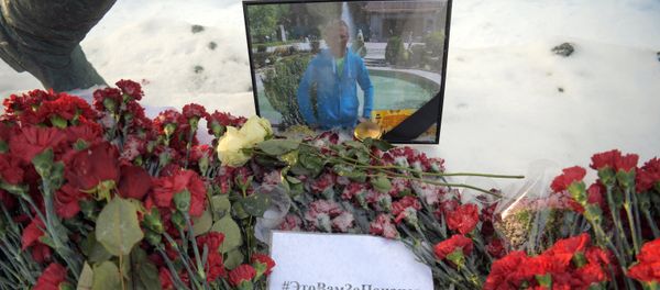 Flowers in memory of killed pilot Roman Filipov at Russian Defense Ministry Flowers in memory of killed pilot Roman Filipov at Russian Defense Ministry - Sputnik International
