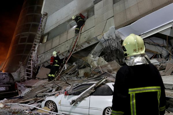 A fireman works at a collapses building after earthquake hit Hualien, Taiwan February 7, 2018 A fireman works at a collapses building after earthquake hit Hualien, Taiwan February 7, 2018 - Sputnik International