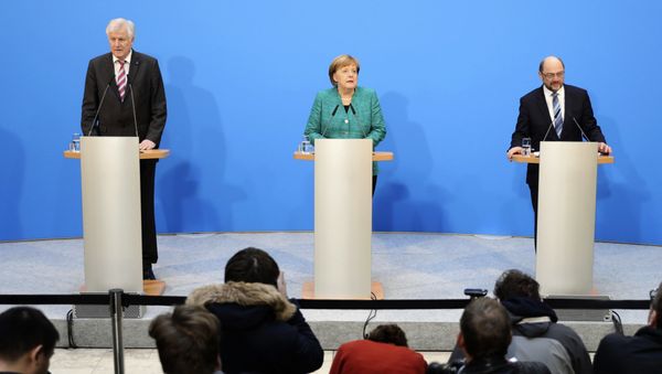 German Chancellor Angela Merkel, Chairwoman of the Christian Democratic Union, CDU, is flanked by Martin Schulz, right, chairman of the Social Democratic Party, SPD, and Bavarian Governor Horst Seehofer, chairman of the Christian Social Union, CSU - Sputnik International