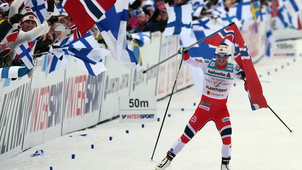 Norwegian Marit Bjoergen takes the Norwegian flag as she arrives in the finish are aof the cross country ladies 4 x 5 km relay classic and free style competition of the 2017 FIS Nordic World Ski Championships in Lahti, Finland, on March 2, 2017 - Sputnik International