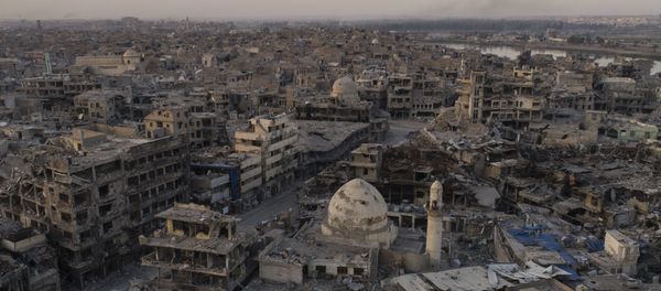 In this Nov. 15, 2017 photo, aerial view of destroyed building and shops in the Old City of Mosul, Iraq - Sputnik International