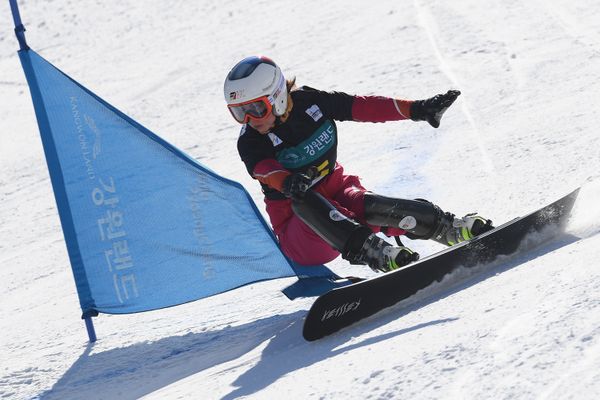 Ekaterina Tudegesheva (Russia) competes in the men's parallel giant slalom at the FIS Snowboard World Cup stage in Pyeongchang. (File) - Sputnik International