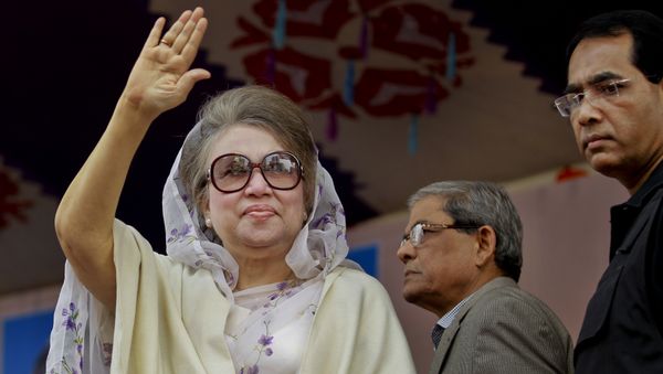 Bangladesh's former prime minister and Bangladesh Nationalist Party (BNP) leader Khaleda Zia, waves to supporters at a protest rally to mark the second anniversary of a general election boycotted by a major opposition alliance in Dhaka, Bangladesh. (File) - Sputnik International