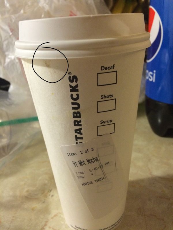 Bloody stain on Starbucks cup given to the Vice family - Sputnik International