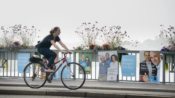A girl on a bicycle passes general election posters for the Social Democrats party and the Moderaterna conservative party (right) in central Stockholm, Friday Sept. 12, 2014 (photo used for illustration purpose) - Sputnik International