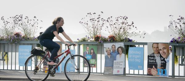 A girl on a bicycle passes general election posters for the Social Democrats party and the Moderaterna conservative party (right) in central Stockholm, Friday Sept. 12, 2014 (photo used for illustration purpose) - Sputnik International
