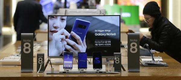 Samsung Electronics' Galaxy Note 8 are displayed at its shop in Seoul, South Korea, Tuesday, Oct. 31, 2017 Samsung Electronics' Galaxy Note 8 are displayed at its shop in Seoul, South Korea, Tuesday, Oct. 31, 2017 - Sputnik International