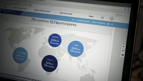 Corrected version of a map, including Japan, right, on the official website of the Pyeongchang 2018 Winter Olympics is seen on a computer screen Thursday, Sept. 28, 2017 in Tokyo - Sputnik International
