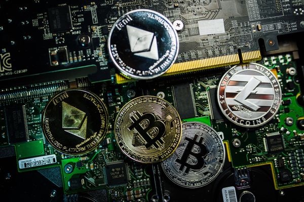 Crypto Expert: If Dollar Fails to Innovate World Will Shift to New Currencies Including Digital Yuan - Sputnik International