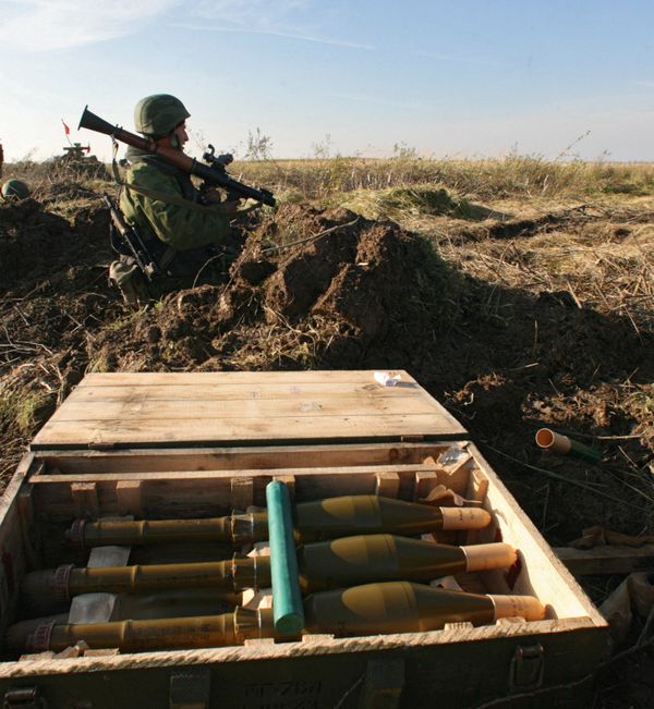 Soldier operating an RPG-7 grenade launcher at a tactical exercise of the assault combat battalion of the Baltic fleet at Pavenkovo training ground, Pravdinsk district, Kaliningrad region Soldier operating an RPG-7 grenade launcher at a tactical exercise of the assault combat battalion of the Baltic fleet at Pavenkovo training ground, Pravdinsk district, Kaliningrad region - Sputnik International