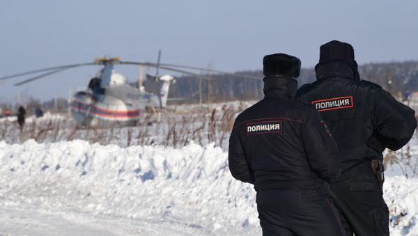 Police officers in the Ramensky District of the Moscow Region, where the An-148 passenger plane of the Saratov Airlines Flight 703 traveling from Moscow to Orsk crashed on February 11, 2018 Police officers in the Ramensky District of the Moscow Region, where the An-148 passenger plane of the Saratov Airlines Flight 703 traveling from Moscow to Orsk crashed on February 11, 2018 - Sputnik International