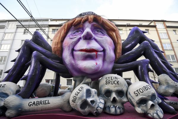 A carnival float depicting German chancellor Angela Merkel as a black widow sitting over the bones and sculls of German politicians is pictured during a carnival parade on Rose Monday on February 12, 2018 in Duesseldorf, western Germany A carnival float depicting German chancellor Angela Merkel as a black widow sitting over the bones and sculls of German politicians is pictured during a carnival parade on Rose Monday on February 12, 2018 in Duesseldorf, western Germany - Sputnik International