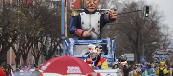 A carnival float depicting France's president Emmanuel Macron is part of the Rose Monday parade in Mainz, Germany A carnival float depicting France's president Emmanuel Macron is part of the Rose Monday parade in Mainz, Germany - Sputnik International