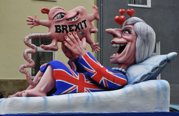 A float depicts British Prime Minister Theresa May looking at her Brexit-baby during the traditional Rose Monday parade in Duesseldorf, Germany - Sputnik International