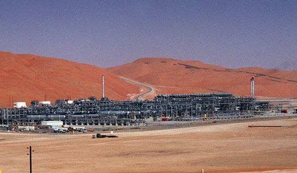Report Claims Saudi Aramco Mulling Boosting Oil Output to 13 Mln Bpd Amid COVID-19 Pandemic - Sputnik International