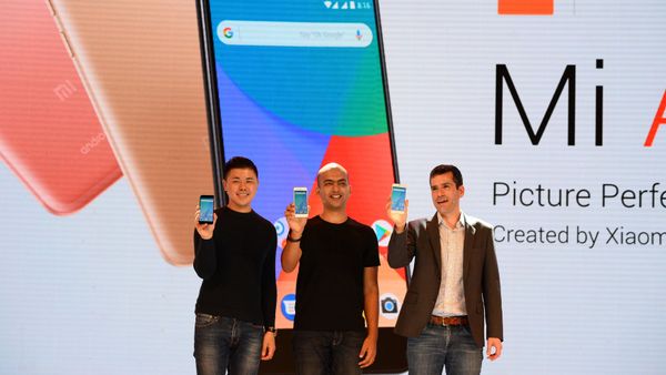 (L-R) Donovan Sung, director of product management and marketing at Xiaomi Global, Manu Jain, managing director of Xiaomi India, and global director of Android Partner Programs Jon Gold hold the newly launched Xiaomi Mi A1 smartphone at a function in New Delhi on September 5, 2017 (L-R) Donovan Sung, director of product management and marketing at Xiaomi Global, Manu Jain, managing director of Xiaomi India, and global director of Android Partner Programs Jon Gold hold the newly launched Xiaomi Mi A1 smartphone at a function in New Delhi on September 5, 2017 - Sputnik International