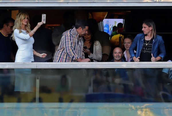 World Cup Russia 2018 ambassador Victoria Lopyreva (L), next to Argentina's national football team head coach, Jorge Sampaoli (2nd-R) and Argentina's Boca Juniors's President Daniel Angelici (C) before the Argentina First Division Superliga football match between Boca Juniors and Temperley, at La Bombonera stadium, in Buenos Aires - Sputnik International