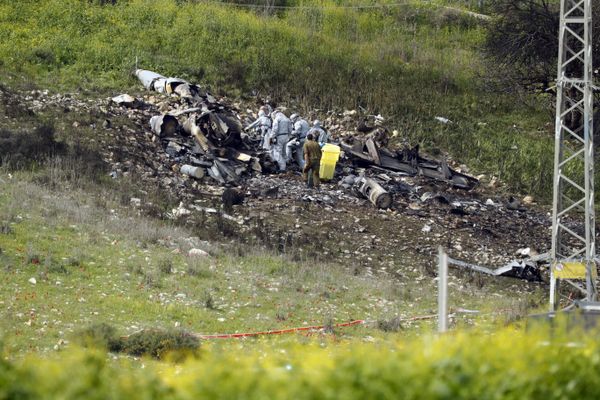 A picture taken in the northern Israeli Kibbutz of Harduf on February 10, 2018, shows the remains of an Israel F-16 that crashed after coming under fire by Syrian air defences during attacks against Iranian targets in the war-torn country A picture taken in the northern Israeli Kibbutz of Harduf on February 10, 2018, shows the remains of an Israel F-16 that crashed after coming under fire by Syrian air defences during attacks against Iranian targets in the war-torn country - Sputnik International
