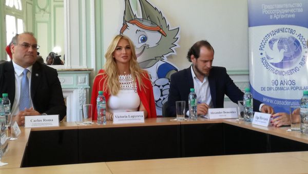 Victoria Lopyreva, ambassador of the 2018 FIFA World Cup Russia, during her official visit to Argentina - Sputnik International