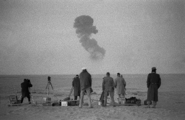 Photo taken on December 25, 1961 near Reggane in southern Algeria during French nuclear tests Photo taken on December 25, 1961 near Reggane in southern Algeria during French nuclear tests - Sputnik International