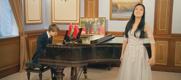 Belarusian President's Son Nikolai Lukashenko plays piano, extending Spring Festival greeting - Sputnik International