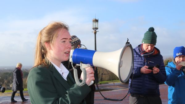 An Dream Dearg at Stormont Feb 2018 - Sputnik International