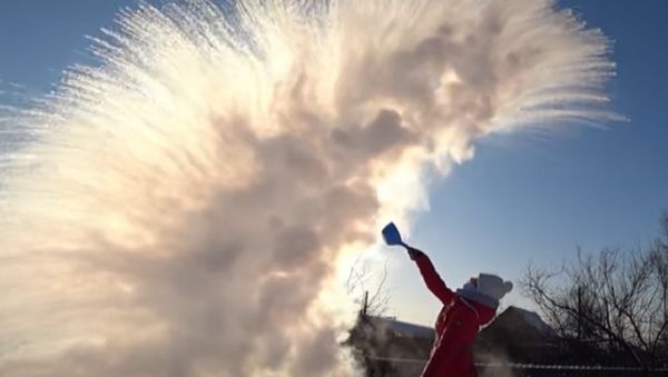 Boiling Water Turns to Snow - Sputnik International